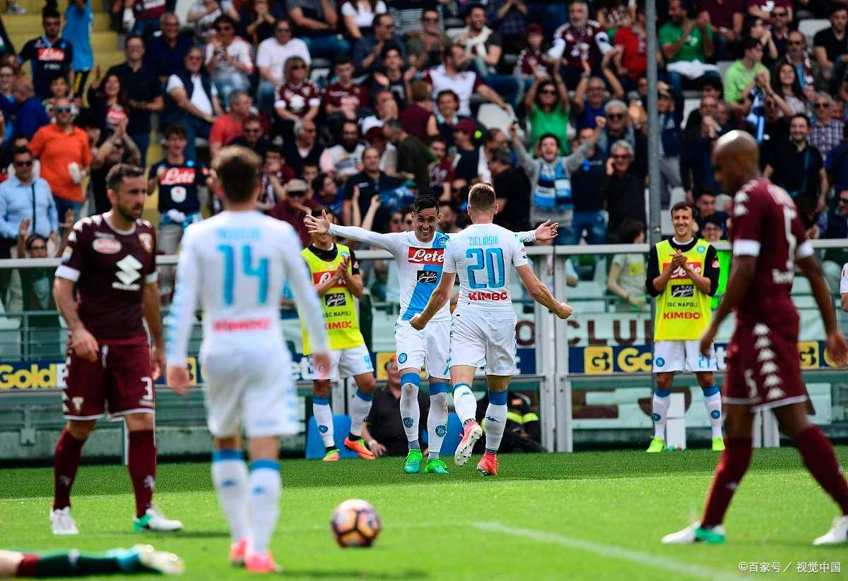 热刺与利物浦就罗伯逊转会展开拉锯战：深度剖析交易背后的博弈